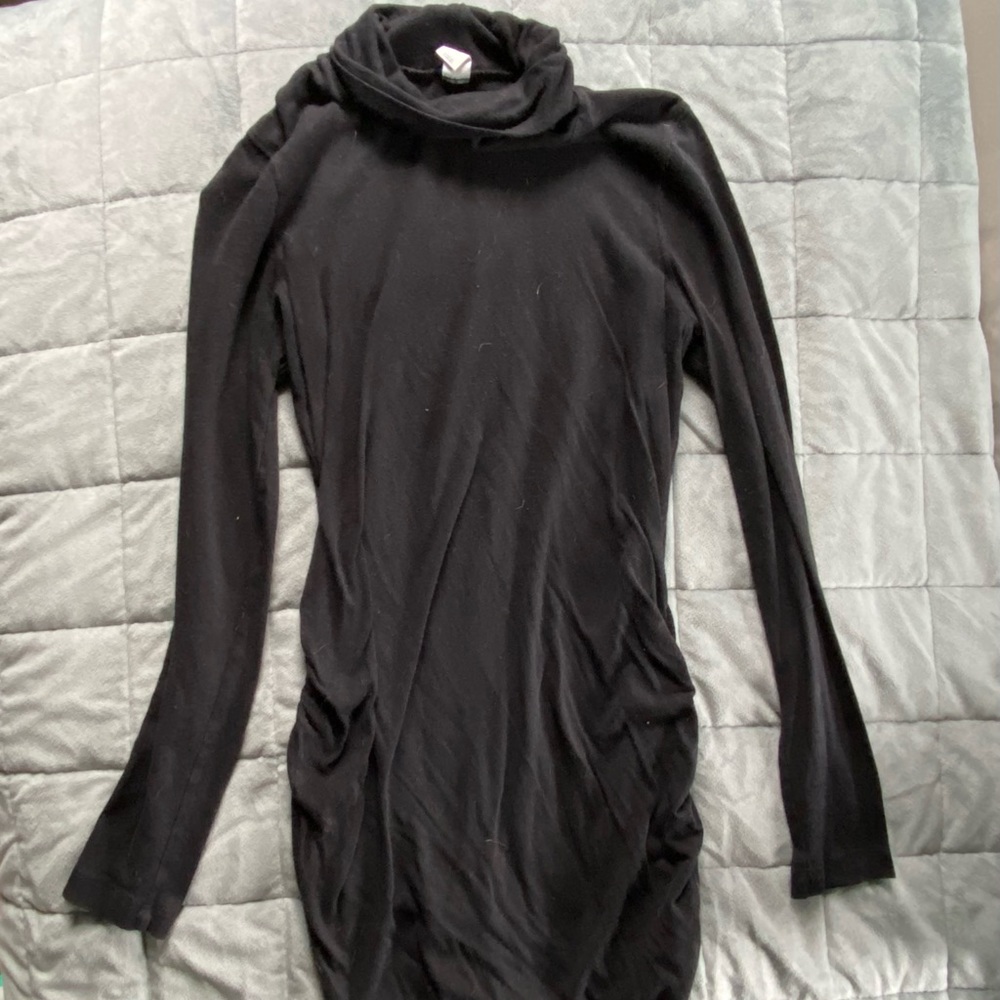 Old Navy Black Maternity Turtleneck Size Small